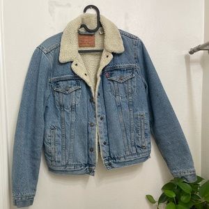 Levi's Fleece lined Trucker Women’s denim jacket  - M